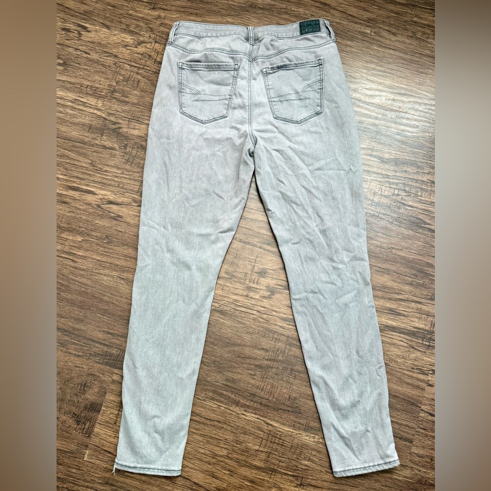 American Eagle Outfitters Women's Light Gray Ripped Skinny Jeans Sz 6 - Picture 3 of 12